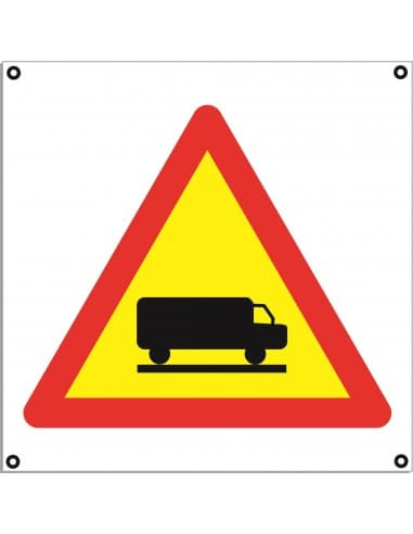 SEÑAL POLIPROPILENO  600 X 600 PELIGRO CAMIONES